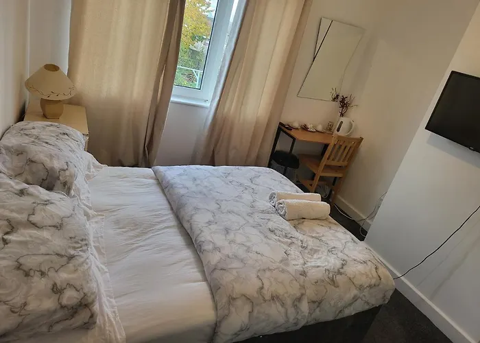 Petals Rm1 * Leeds (West Yorkshire)